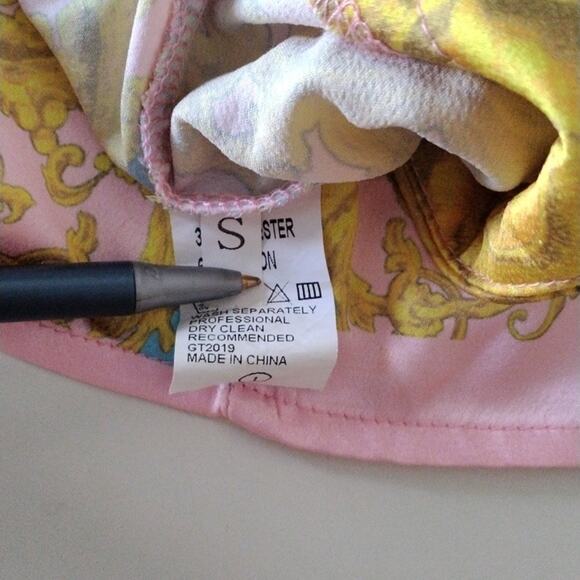 Italian Designer Style Silky Baggy Shorts Size Small Pink Yellow Baroque Italy - Picture 6 of 13